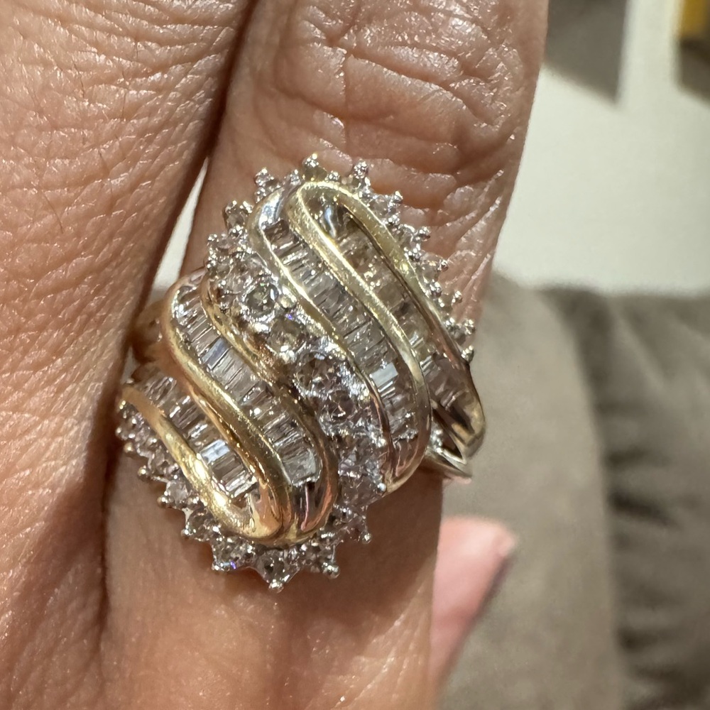 Elegant Gold and Silver Women's Ring